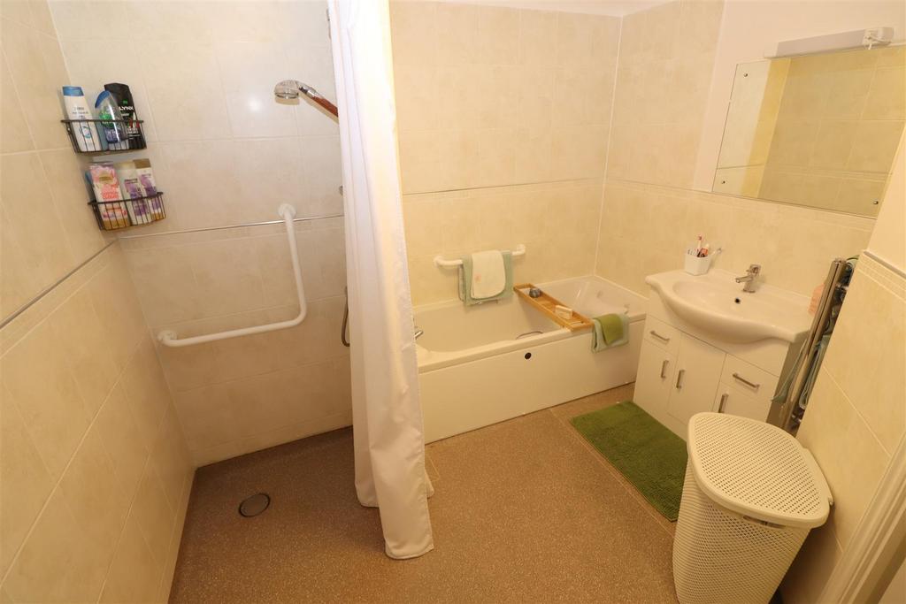 Bath / Shower Room / WC