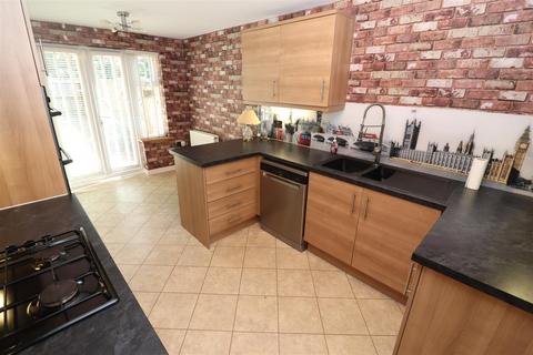 3 bedroom end of terrace house for sale, Whitney Close, Raunds NN9