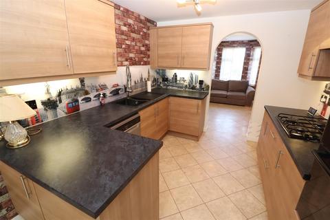 3 bedroom end of terrace house for sale, Whitney Close, Raunds NN9
