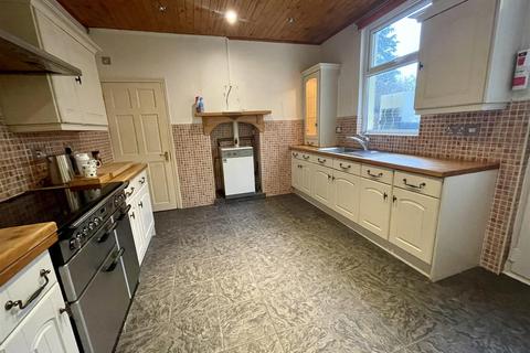 16 Cefneithin Road, Gorslas, Llanelli, SA14 7HT