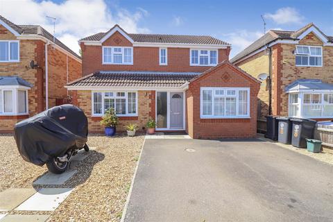 4 bedroom detached house for sale, Campion Close, Rushden NN10