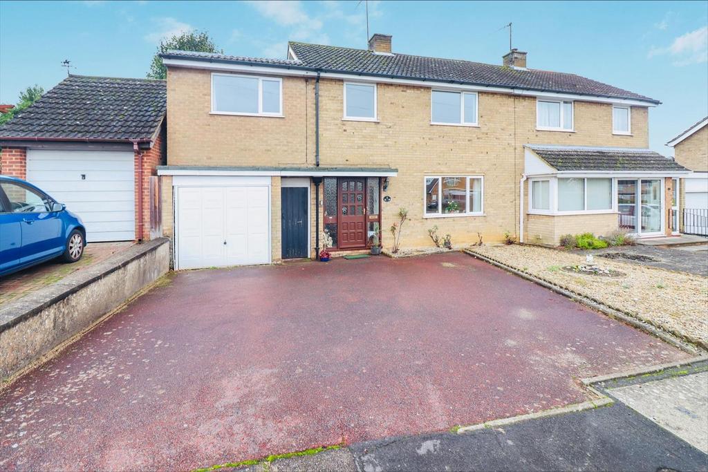 Barnwell Drive, Rushden NN10 5 bed semidetached house for sale £307,000