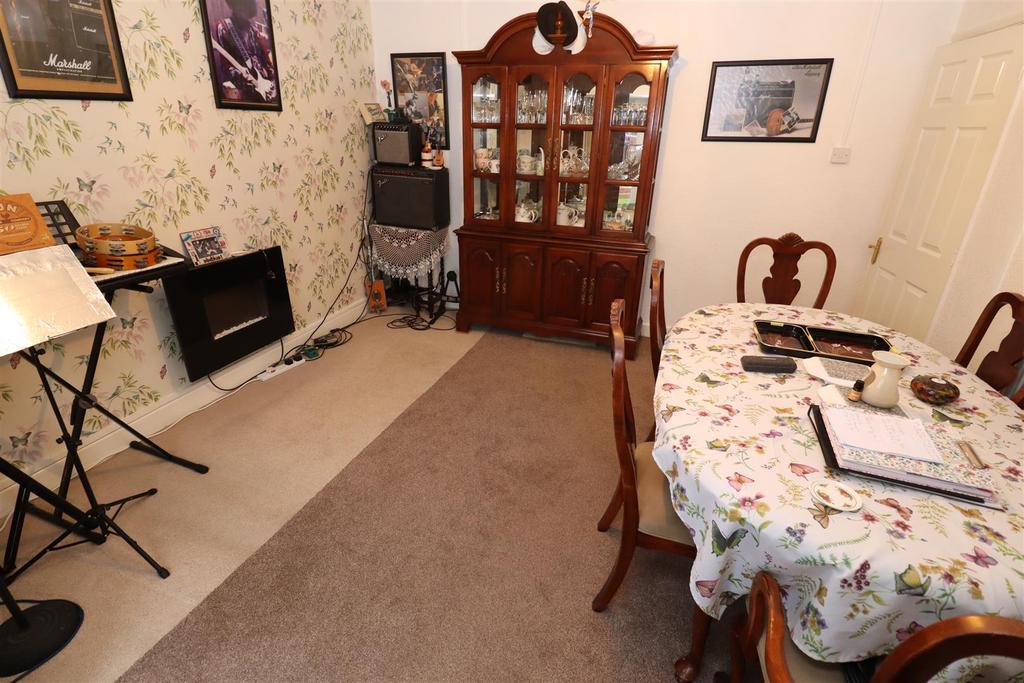 Sitting Room/ Bedroom 3