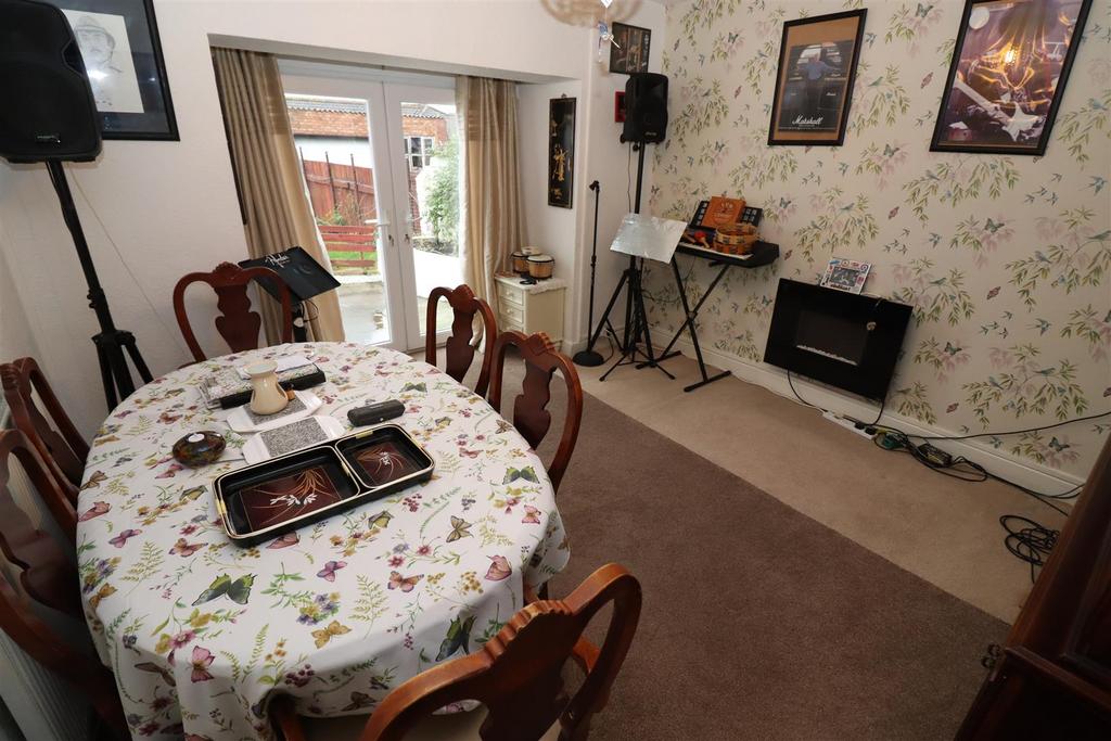 Sitting Room/ Bedroom 3