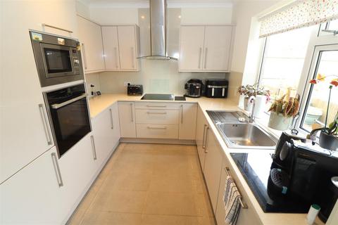 14 Blenheim Close, Rushden, NN10 9JA