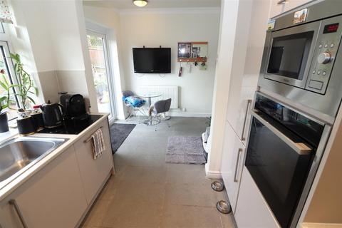 14 Blenheim Close, Rushden, NN10 9JA