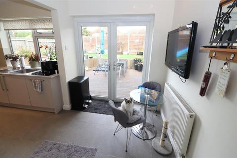 14 Blenheim Close, Rushden, NN10 9JA