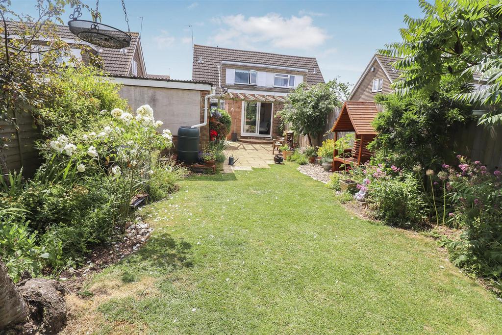 Melloway Road, Rushden NN10 2 bed semidetached house for sale £240,000