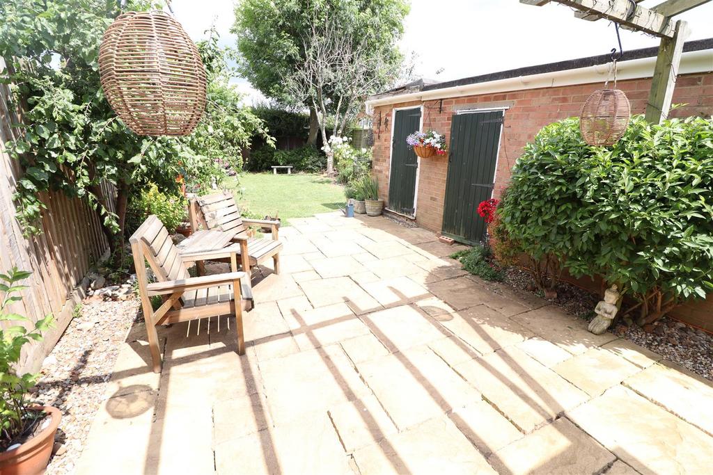 Melloway Road, Rushden NN10 2 bed semidetached house for sale £240,000