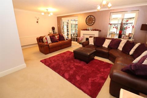 5 bedroom detached house for sale, Restormel Close, Rushden NN10