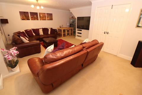 5 bedroom detached house for sale, Restormel Close, Rushden NN10