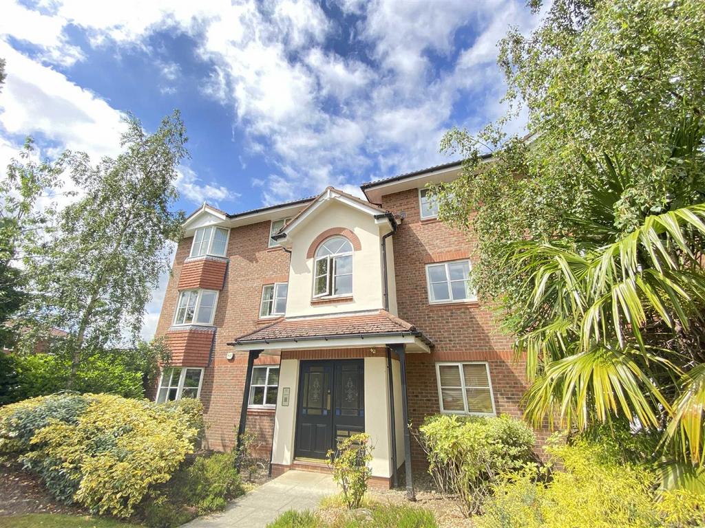 Tiverton Drive, Wilmslow 2 bed flat for sale £199,950