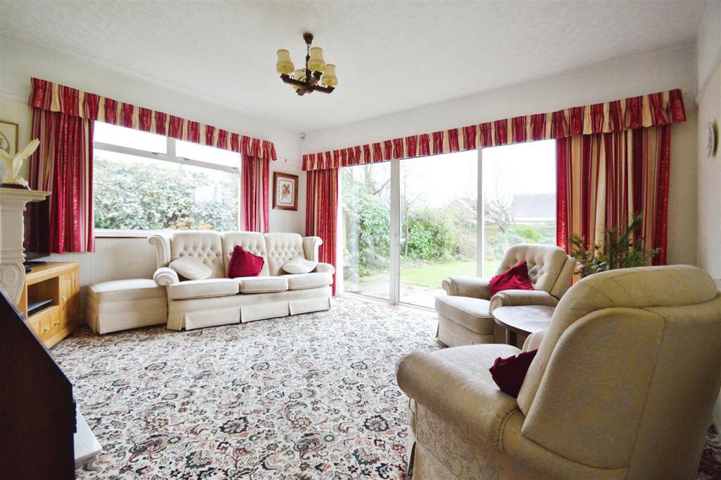 St. Margarets Avenue, Cottingham 2 bed detached bungalow for sale £