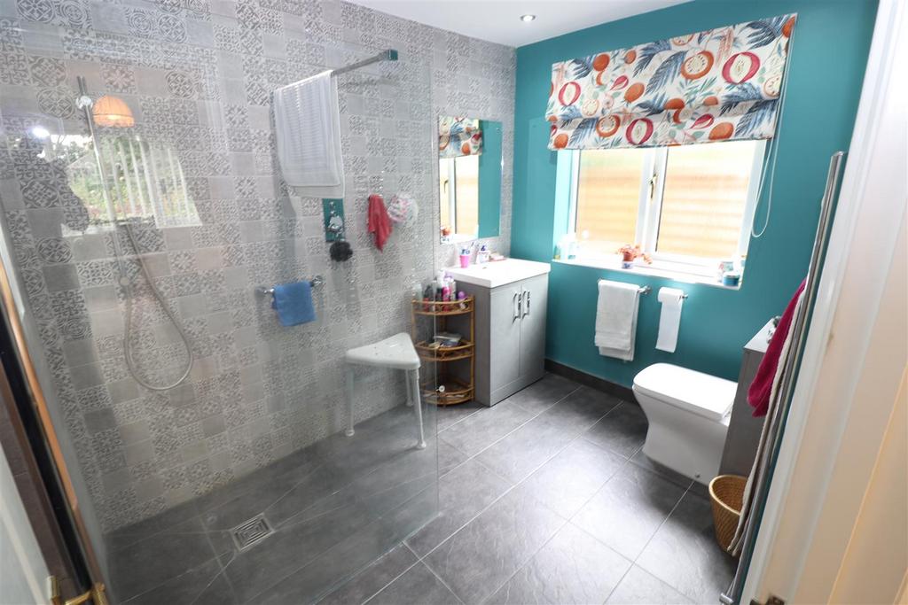 En-suite Shower Room / WC