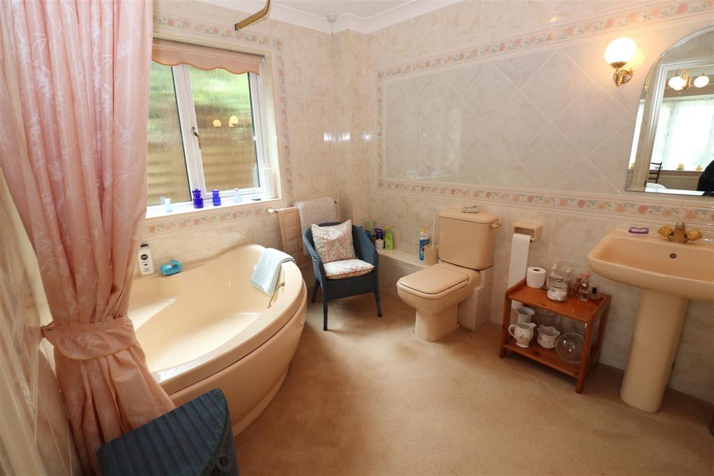 Jack n Jill Bathroom / WC
