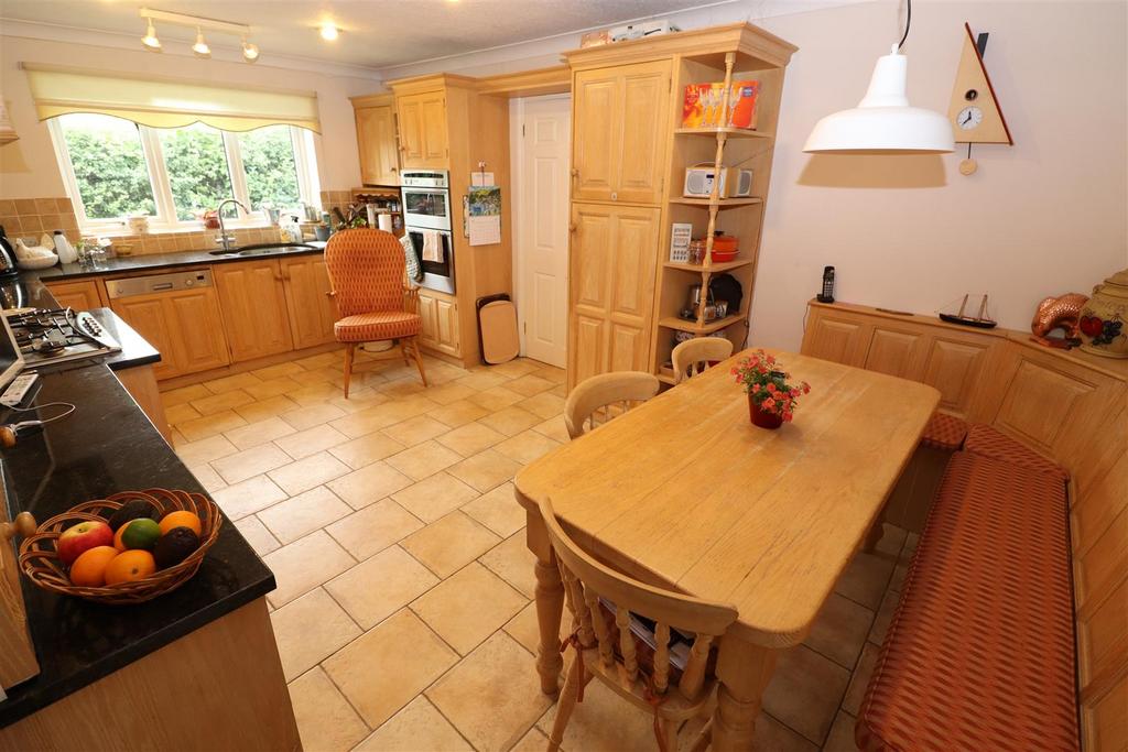 Kitchen / Breakfast Room