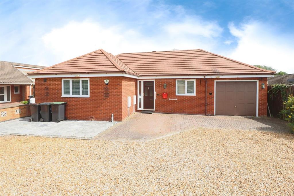 East Langham Road, Raunds NN9 3 bed detached bungalow for sale £400,000