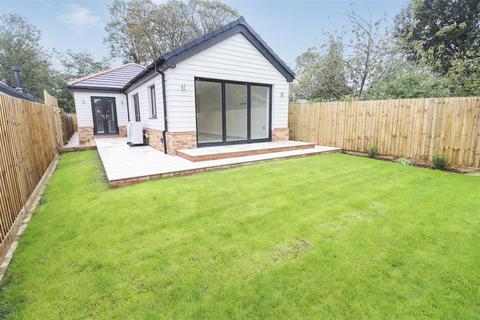 3 bedroom detached bungalow for sale, Hall Park Lane, Rushden NN10