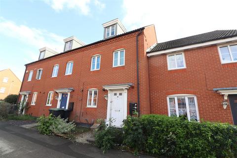 3 bedroom townhouse for sale, Maye Dicks Road, Rushden NN10