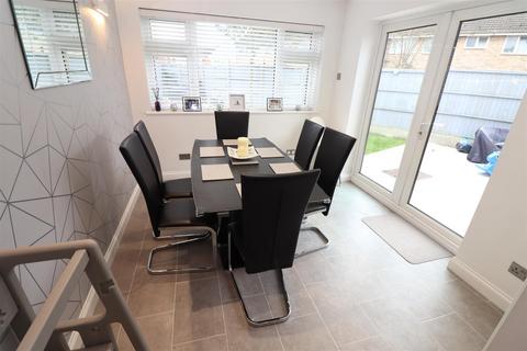 1 Abbotts Way, Rushden, NN10 9PL