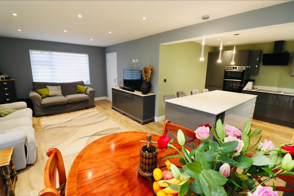 Lounge / Dining Room