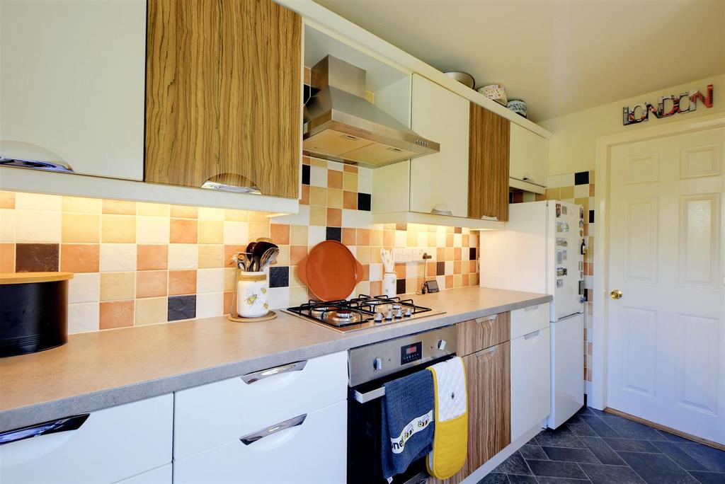 Kitchen 2.jpeg