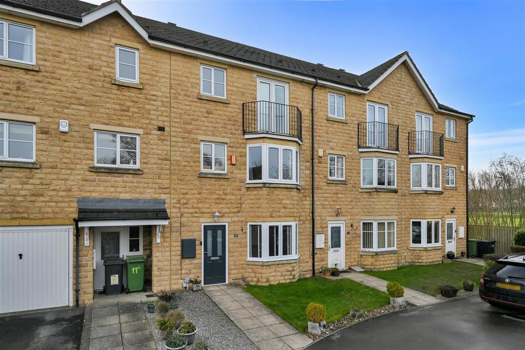 Aldersyde Way, Guiseley, Leeds, West Yorkshire 4 bed townhouse for sale