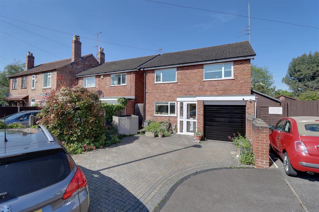 Hucclecote Road, Gloucester 4 bed detached house for sale £370,000