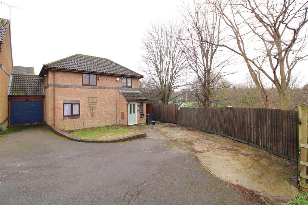 Primrose Hill, Daventry 3 bed house for sale £295,000