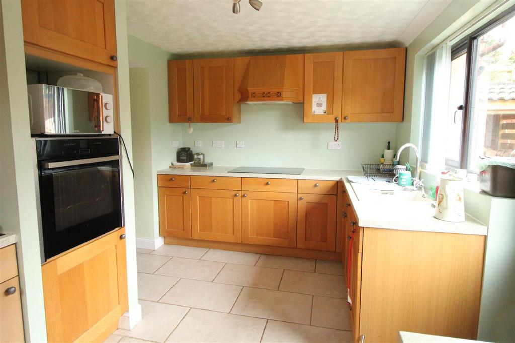 Primrose Hill, Daventry 3 bed house for sale £295,000