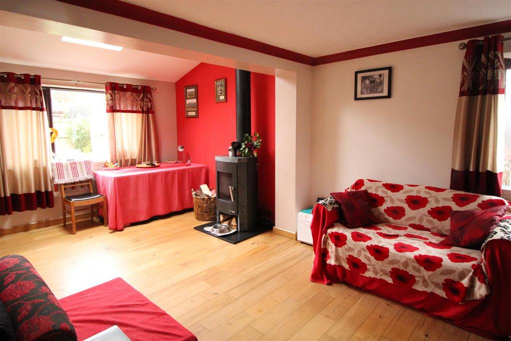 Primrose Hill, Daventry 3 bed house for sale £295,000