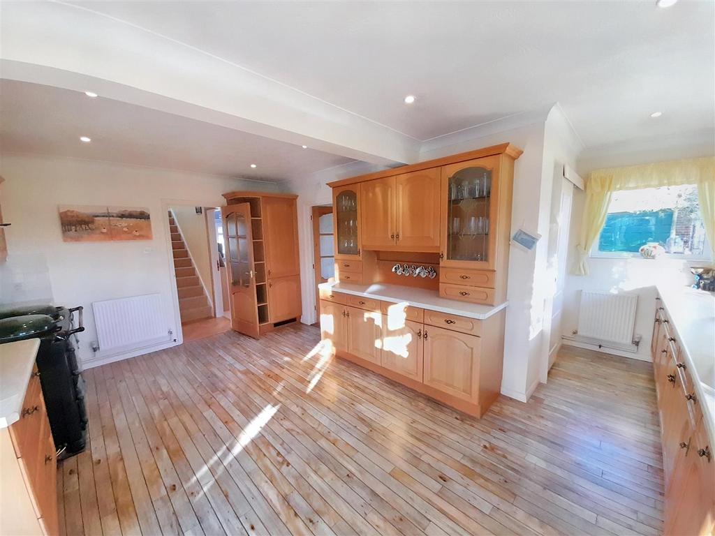Kitchen 2 new.jpg