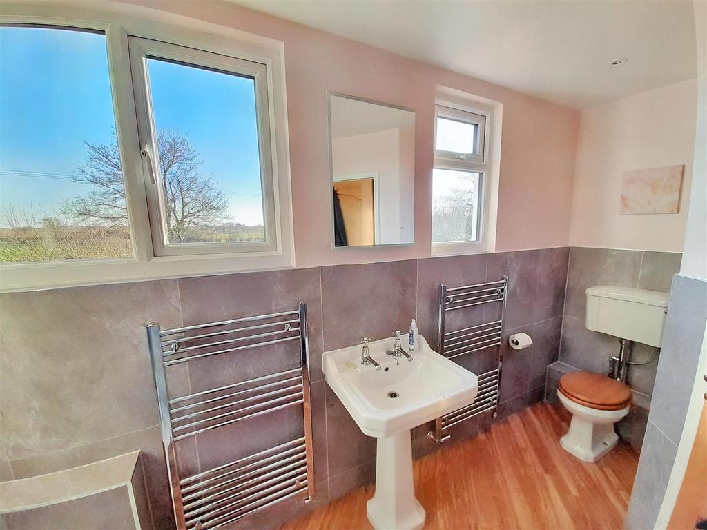 Shower room 1 new.jpg