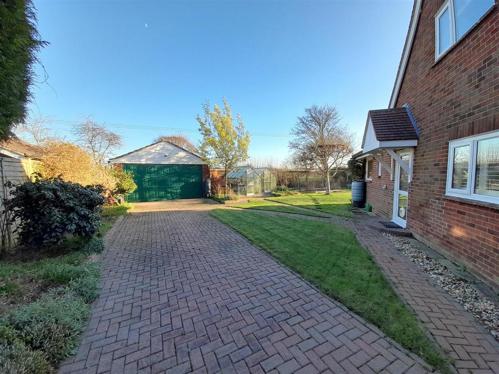 Rear garden 1.jpg