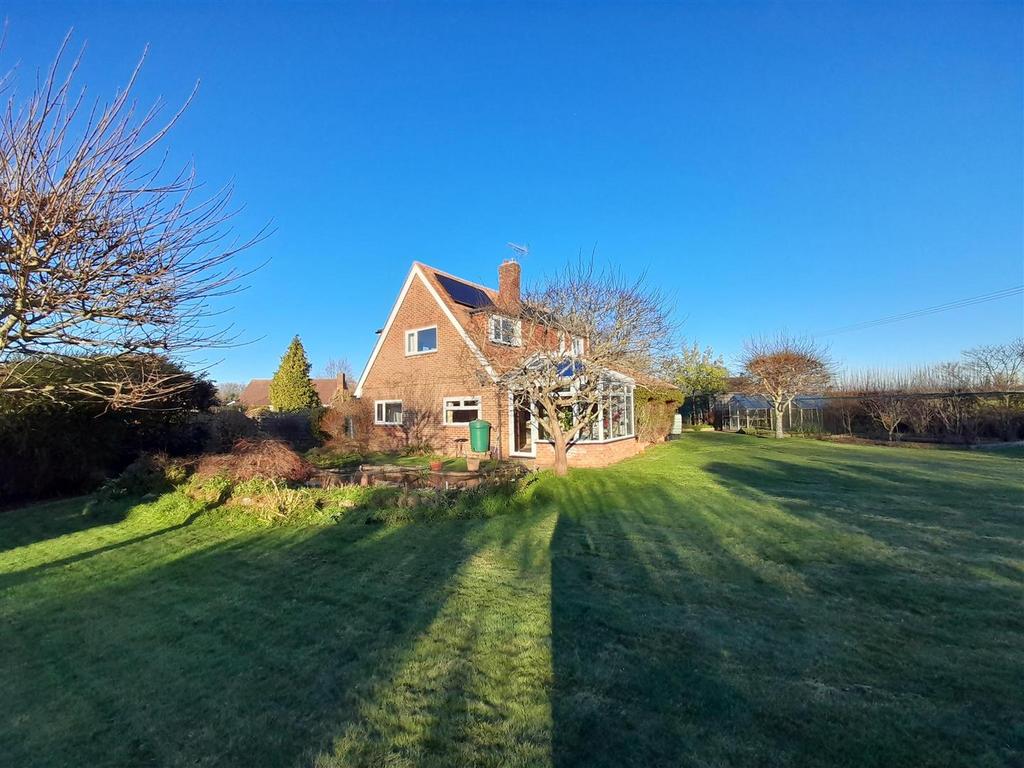 Rear garden 10.jpg
