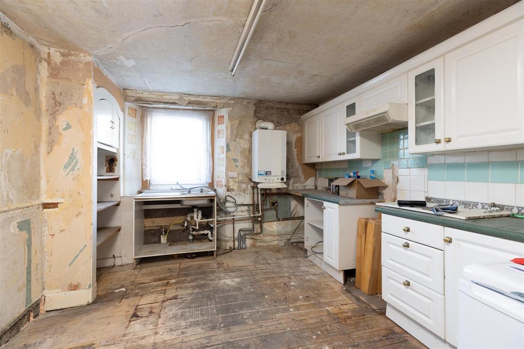 Kinnoull Causeway, Perth 3 bed flat for sale £54,000