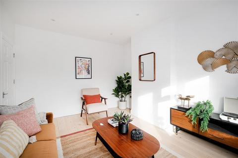 153 Warner Road, London, E17 7DX