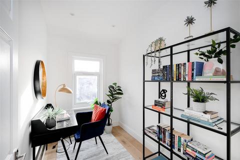 153 Warner Road, London, E17 7DX