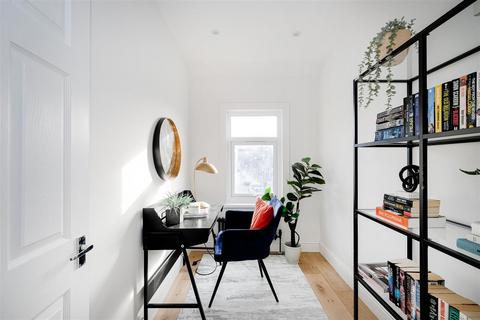 153 Warner Road, London, E17 7DX