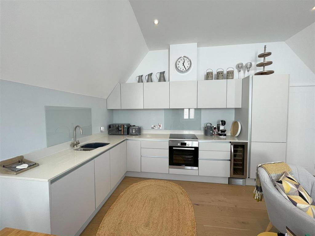 Kitchen 2.jpg