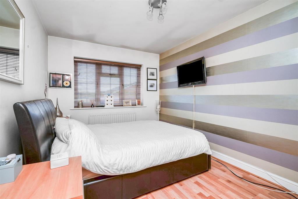 2 Fullbrook Close-10 lo.jpg