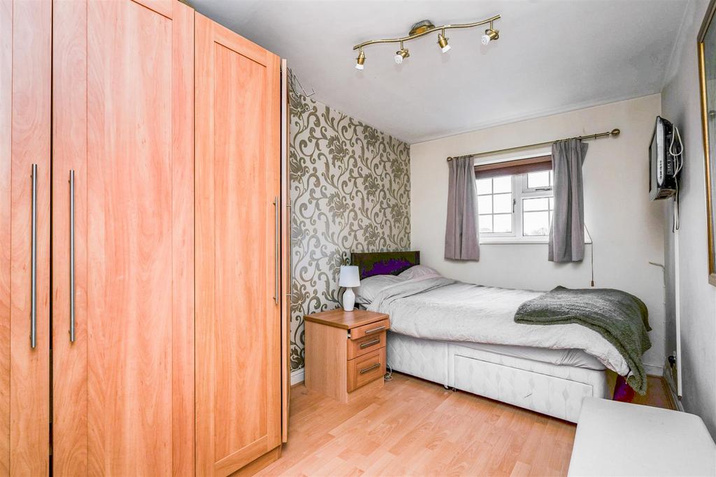 2 Fullbrook Close-15 lo.jpg