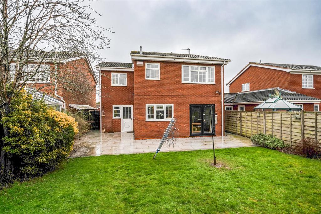 2 Fullbrook Close-17 lo.jpg
