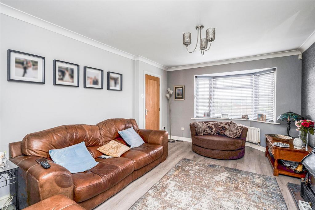 2 Fullbrook Close-3 lo.jpg