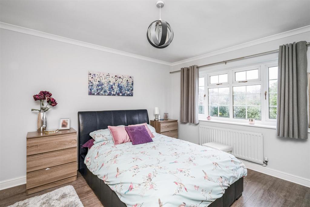 2 Fullbrook Close-11 lo.jpg