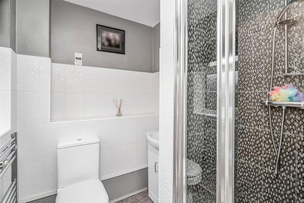 2 Fullbrook Close-13 lo.jpg