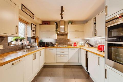 4 bedroom detached house for sale, Bank Spur, Cippenham