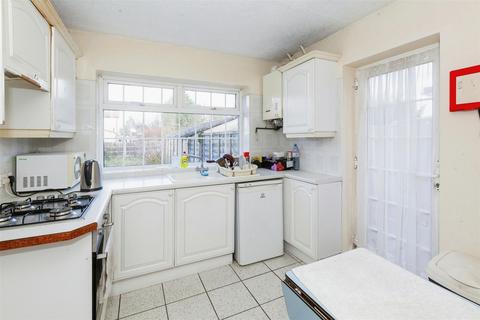 3 bedroom semi-detached house for sale - Langley Road, Langley