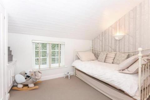 4 Course Road, Ascot, SL5 7HL