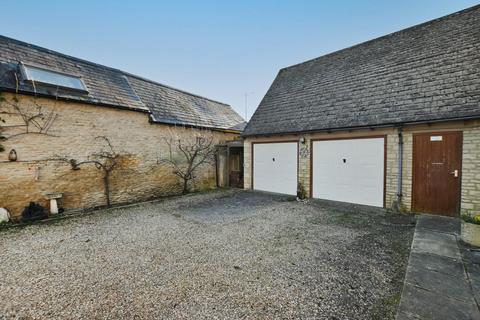 New Milton Back Lane, Fairford, GL7 4AG